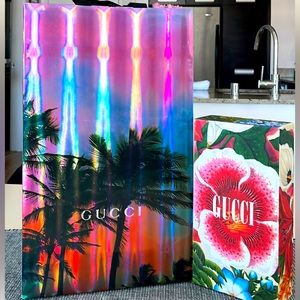 Gucci gift bag and belt box